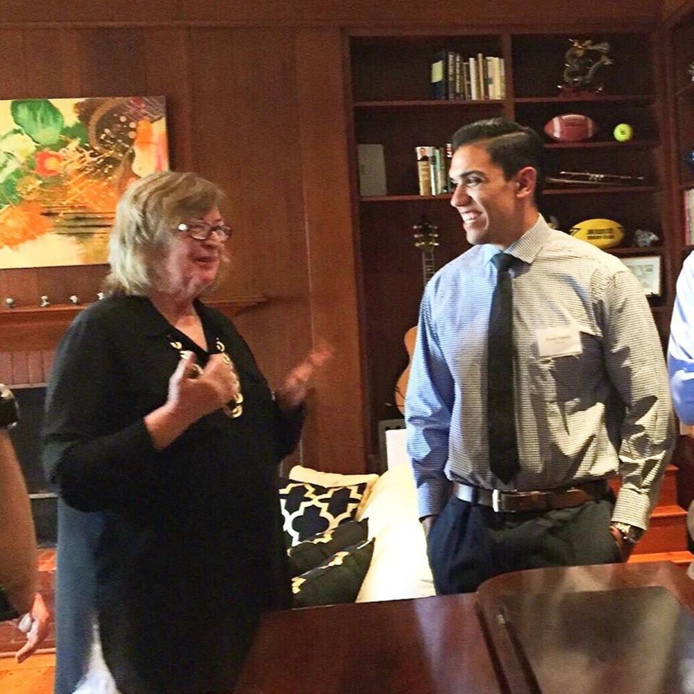 Meet your Posher, Efrain